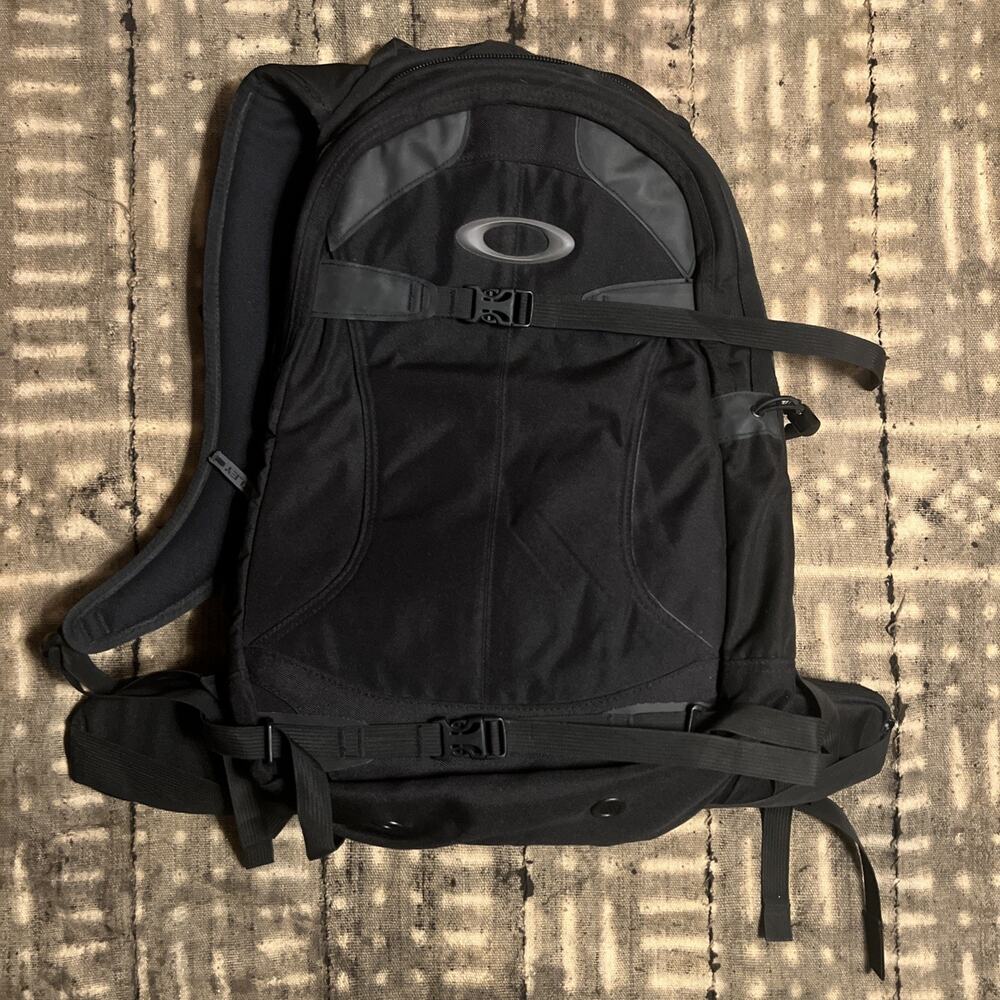 Oakley Vintage Tactical Snow Backpack Black Gray Snowboard Pack Carrier Utility